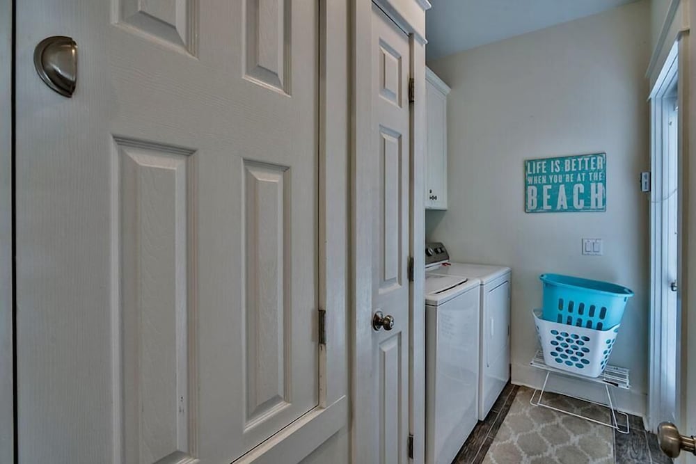 SHELL OF A GOOD TIME 3 Bedroom Holiday Home by Five Star Properties