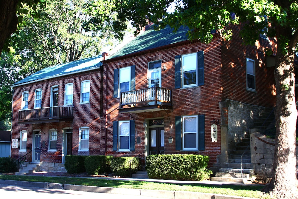 Hotel Captain Wohlt Inn