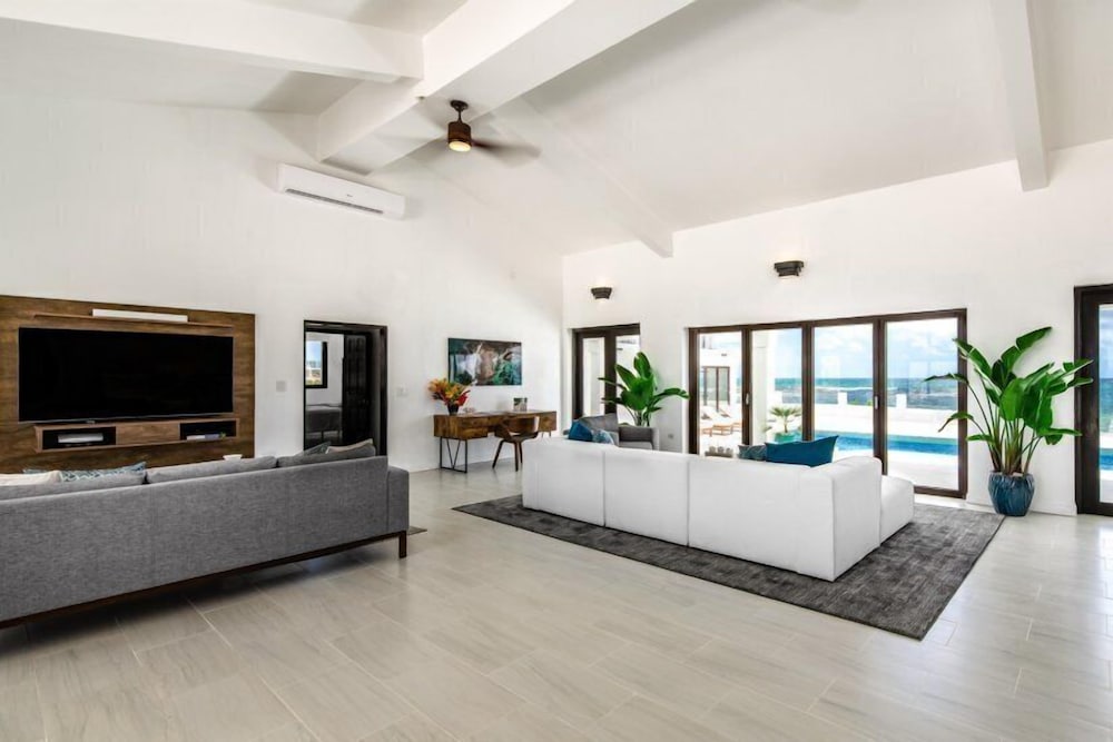 Villa Pelican Bay