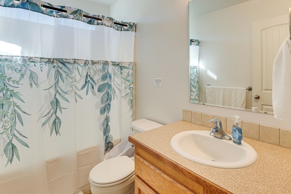 1 Mi to Boise Towne Square: Home w/ Patio!