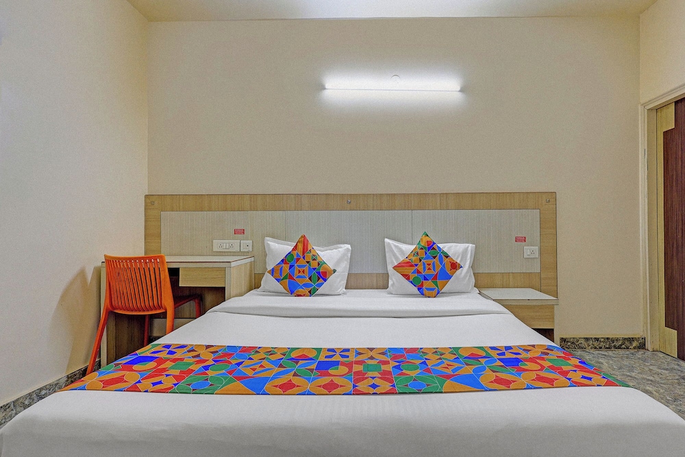 Fabhotel Crown Inn I