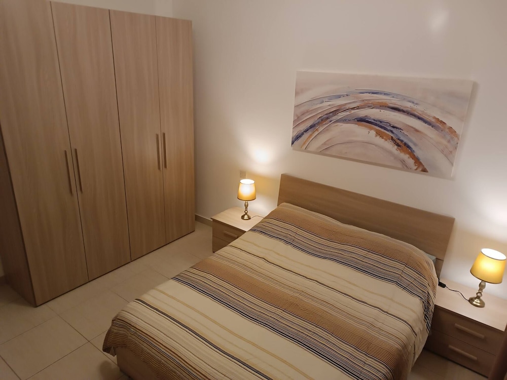 University Heights 2-bedroom Cosy Apartment