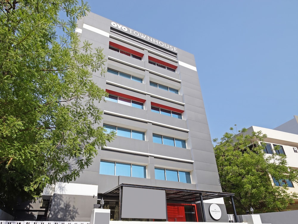 OYO Townhouse 030 Ashram Road Ahmedabad