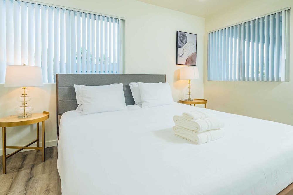 Newly Remodeled 2b2b APT Near Pasadena Old Town