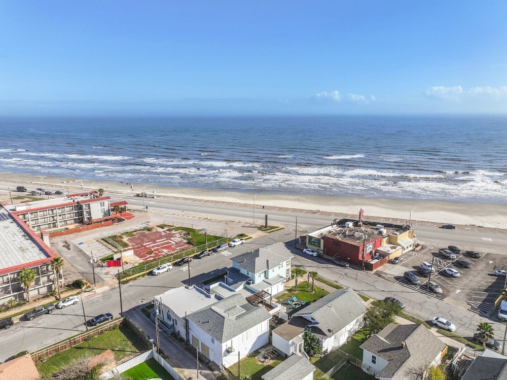 The Grand on Ave O by Ryson Vacation Rentals