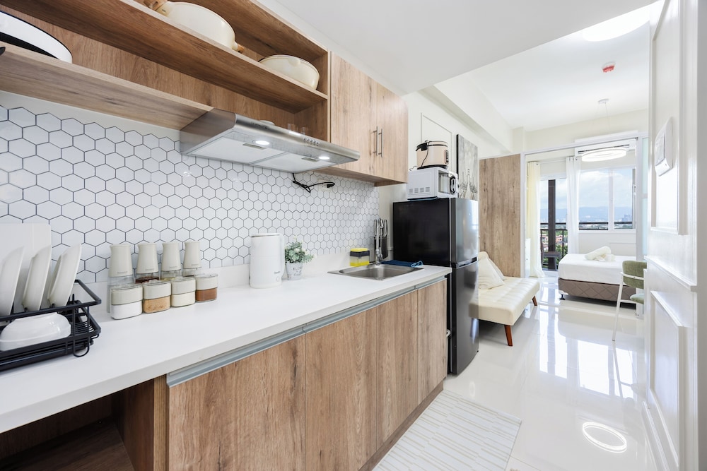 Chic Studio With Balcony & City View Near Airport