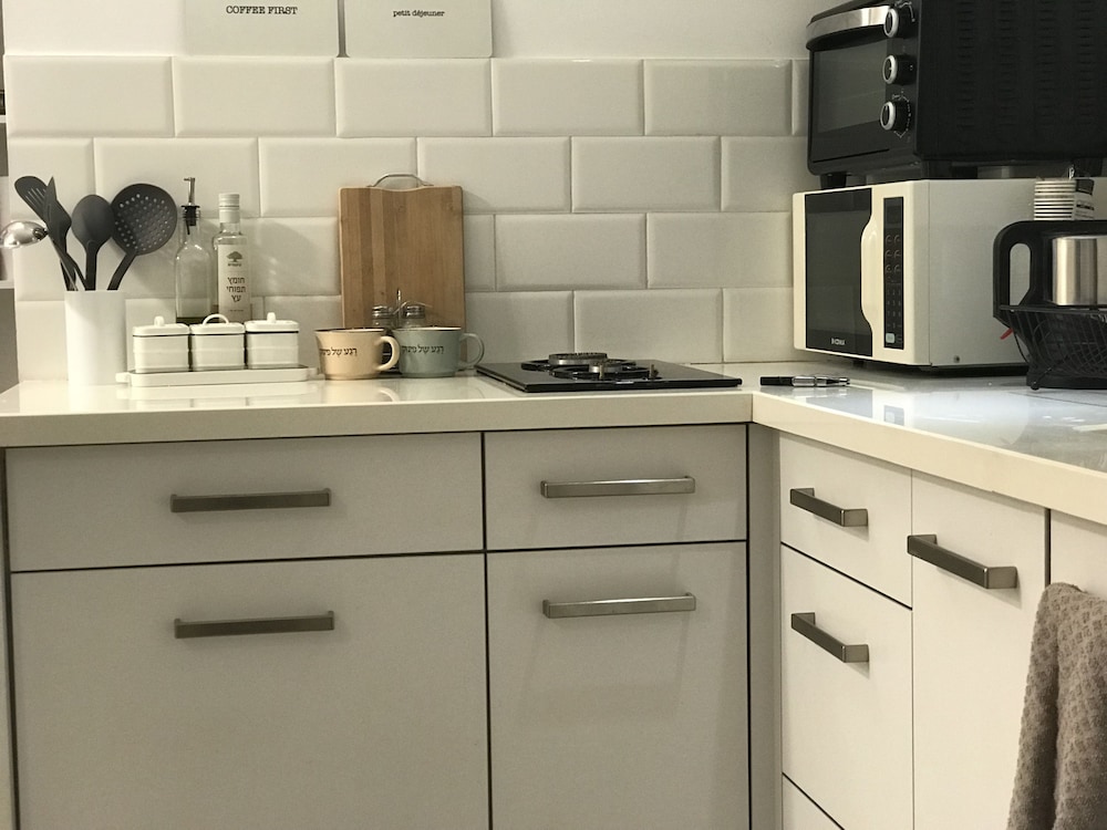 2Rooms Perfect Location 1Min to Beach