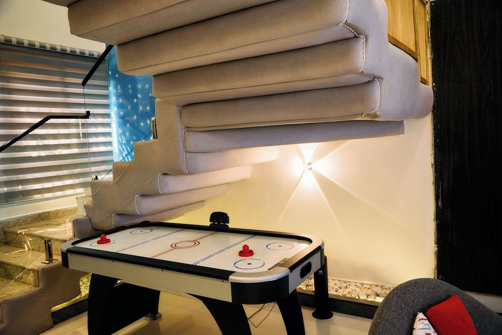 Mo's Place by Zuno Homes