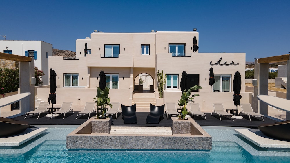 Hotel Eden Beachfront Residences & Suites