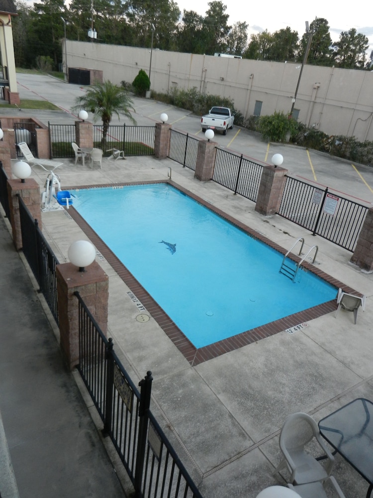 Belleza Inn  Suites Humble - FM 1960 - Property Image 6