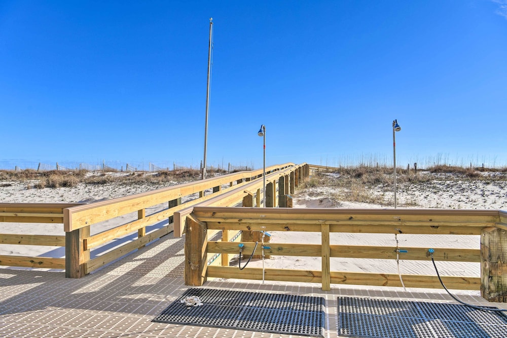 Gulf Shores Condo: Walk to Beach, The Hangout view 4