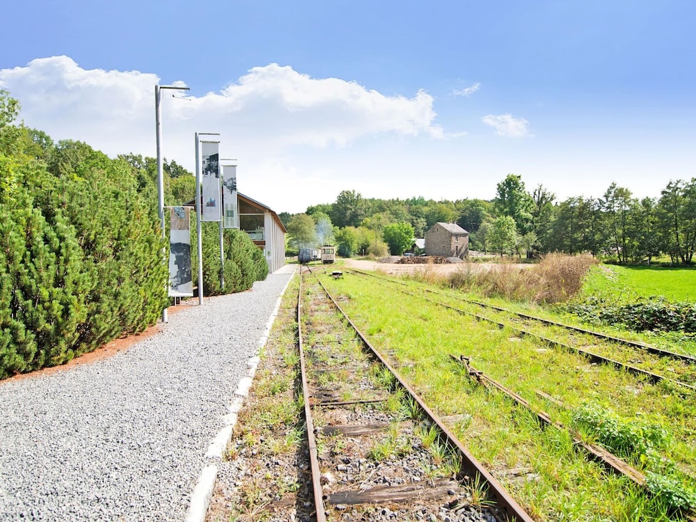 Charming Stay Near Forests