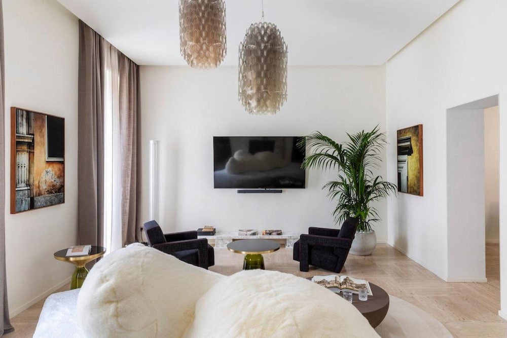 Luxurious Apartment in Rome