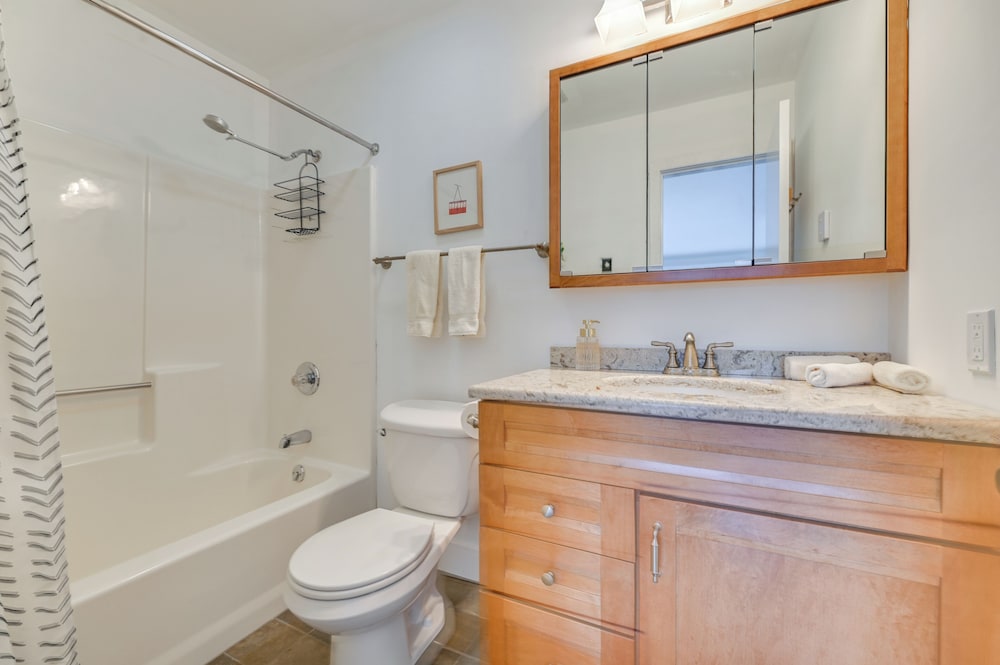 Walk to Ski Lift: Family-friendly Windham Townhome