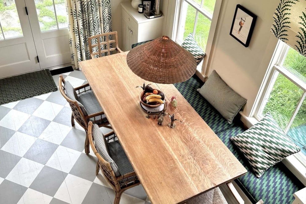 Gorgeous Hudson Valley Farmhouse On 14 Acres 3 Bedroom Home