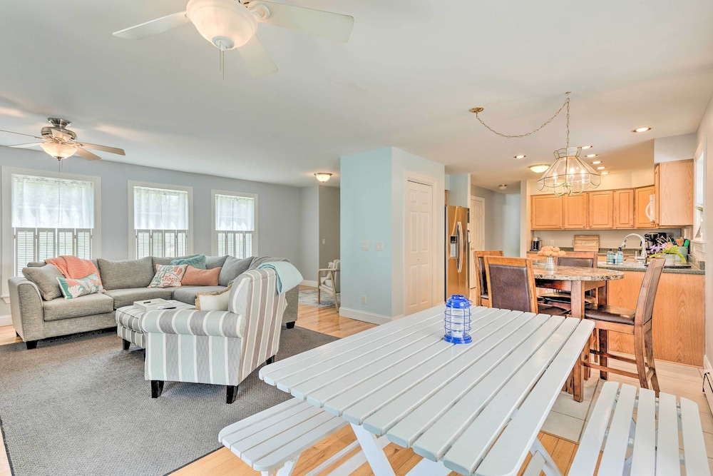 South Kingstown Vacation Rental: 2 Mi to Beach!
