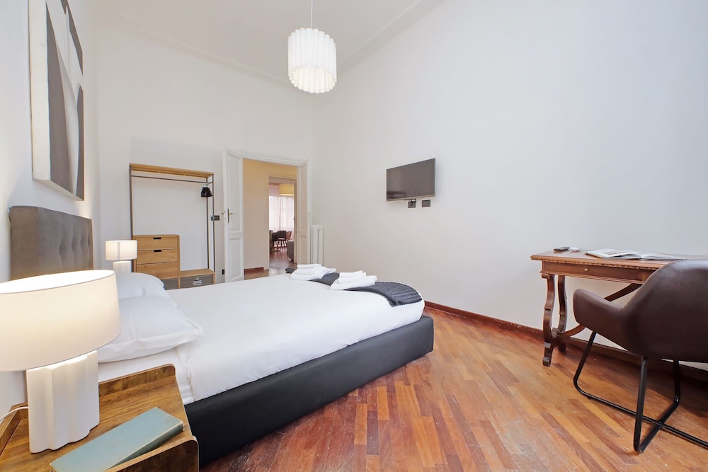 Giuliana Giant Apartment
