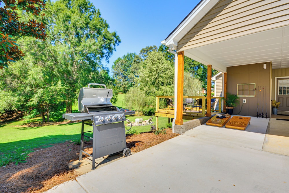 Cozy Cottage: Nature-filled Winston-salem Retreat!