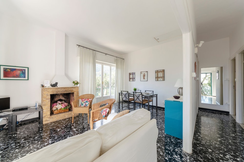 Monterosso Apartments