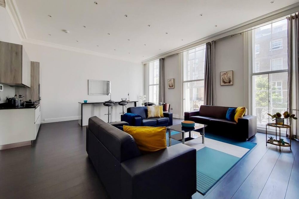 Beautiful One Bedroom Apartment With Balcony AC view 2