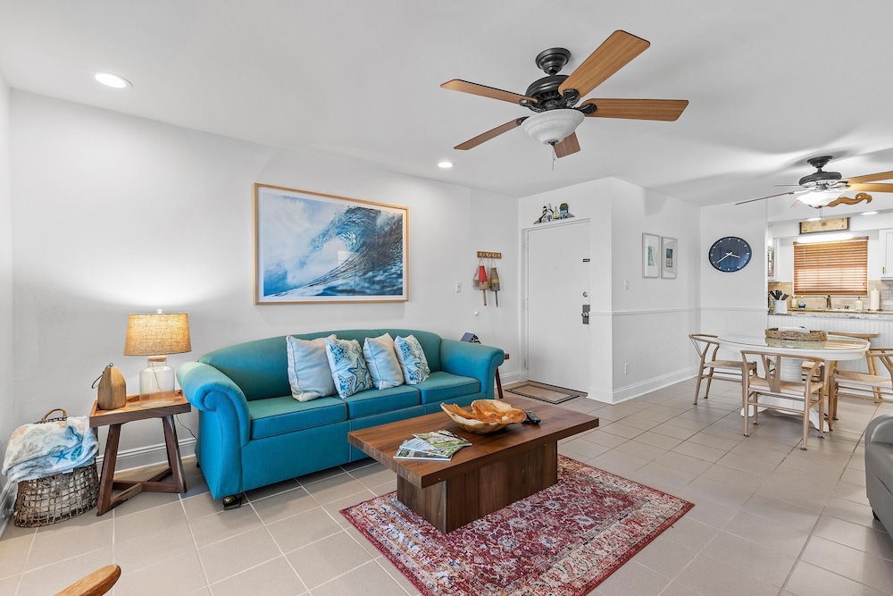 Colony Beach Club 223