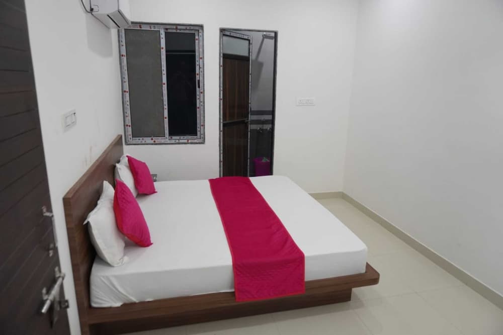 Hotel Shree Radhe Laxmi