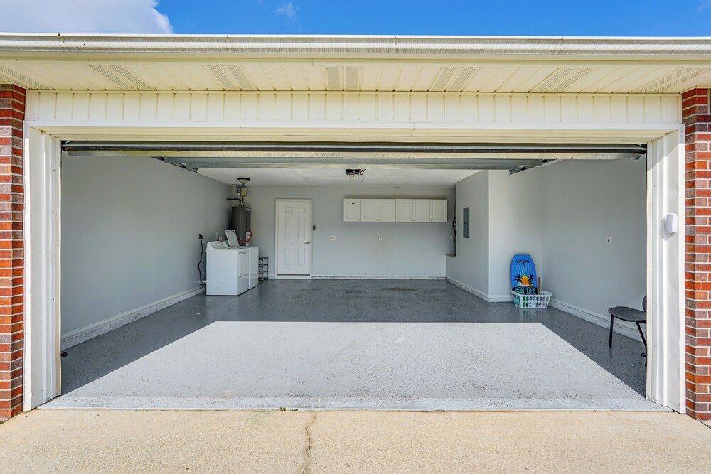 7 Mi to Dtwn Panama City: Family Home w/ Patio