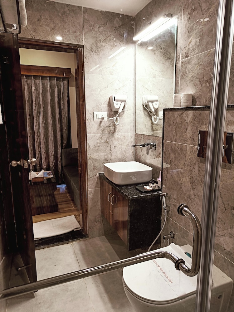 THE KASHI RESIDENCY