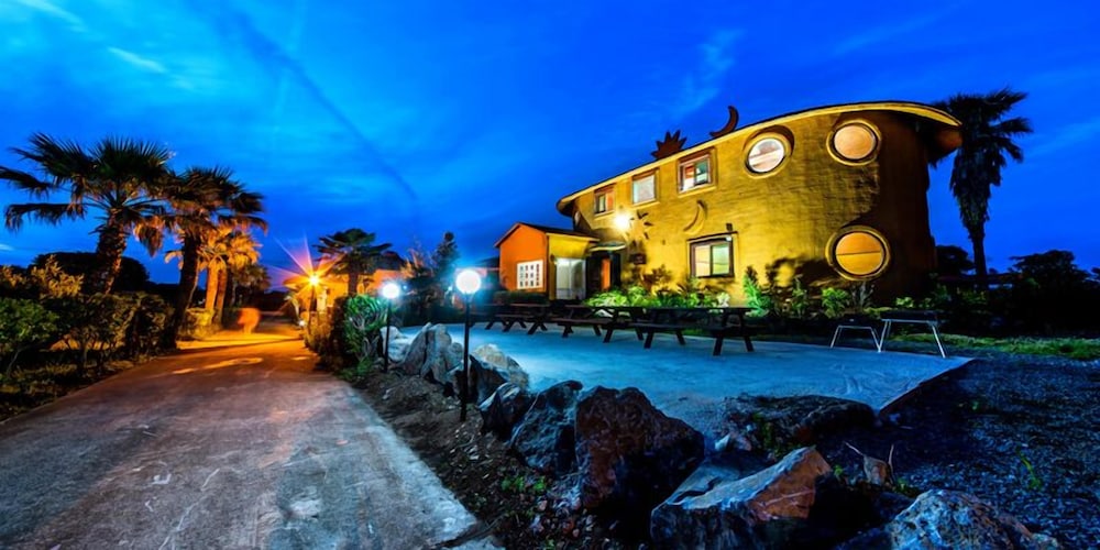 Jangchun Red Clay Pension