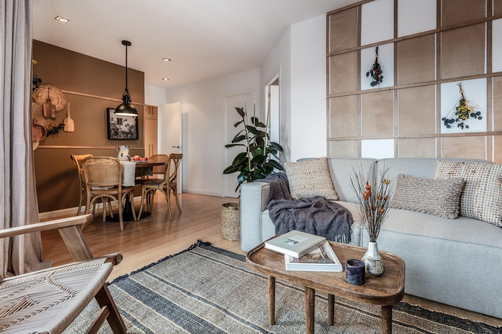 Triana - 1 Bedroom Apartment in Trafalgar