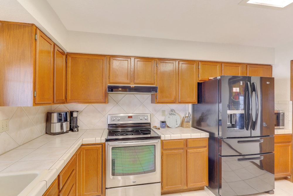 3 Mi to Water: Lake Havasu City Family Home!