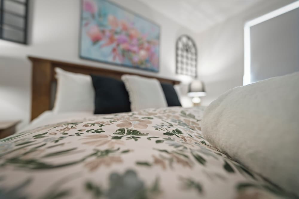 Gorgeous 4 Bedroom House - Blackmans Bay