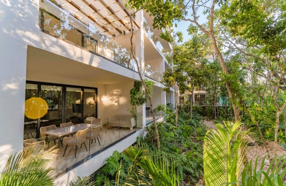Anana Yaaxlum 105 S Oasis Pool and Jacuzzi