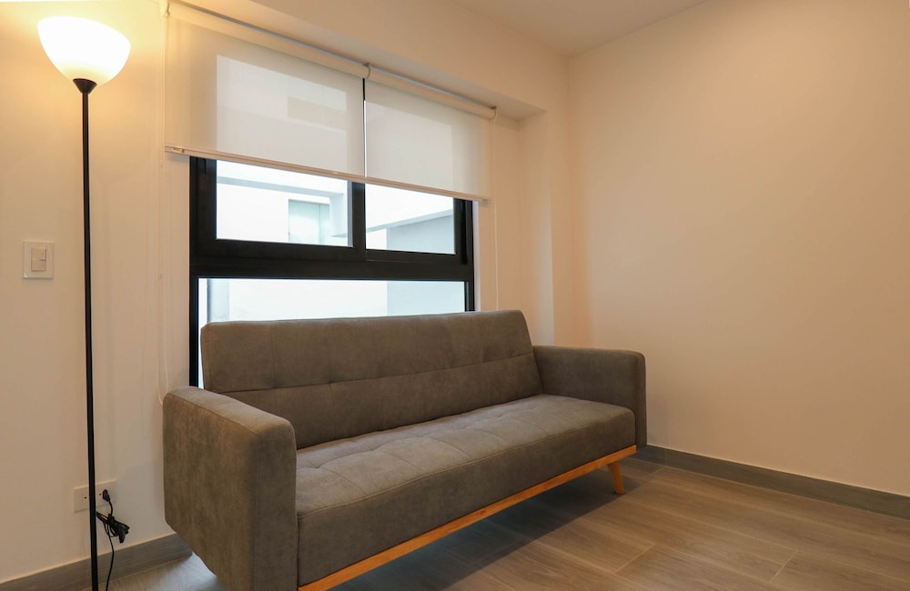 w Grandiose Duplex w Modern Deco in Miraflores