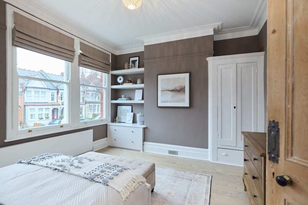 The Rosebery Retreat - Inviting 4bdr With Garden