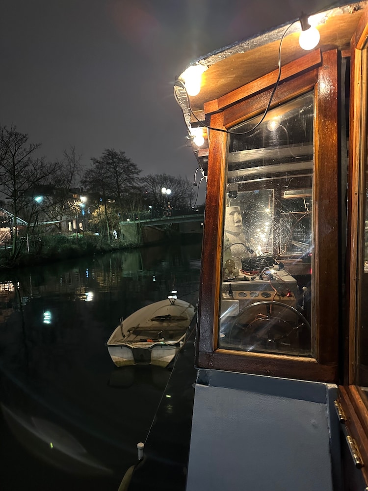 London Dutch Barge - Sleeps 3 & Cosy Fireplace