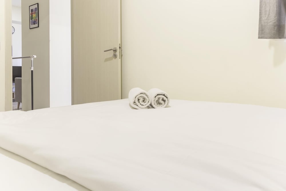 Homey and Cozy Stay 2BR at Meikarta Apartment view 5