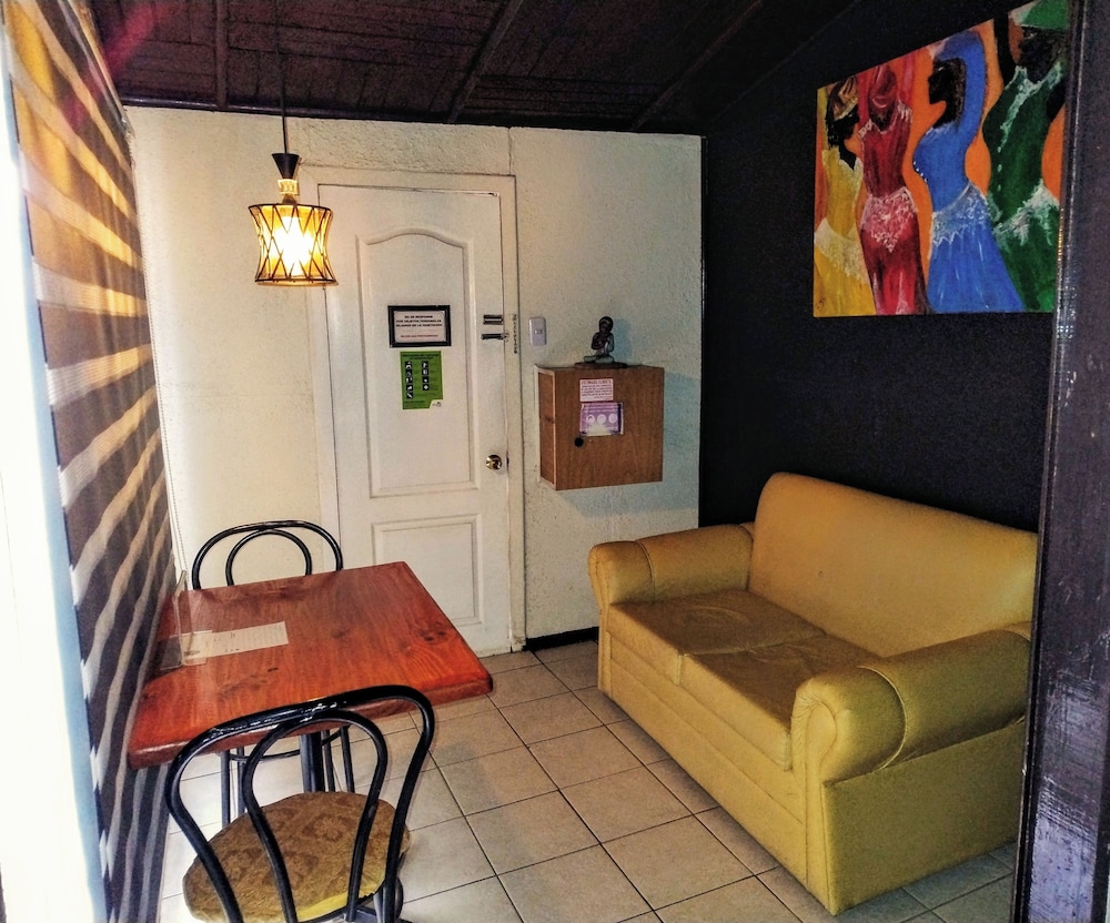 HOTEL ATAJO