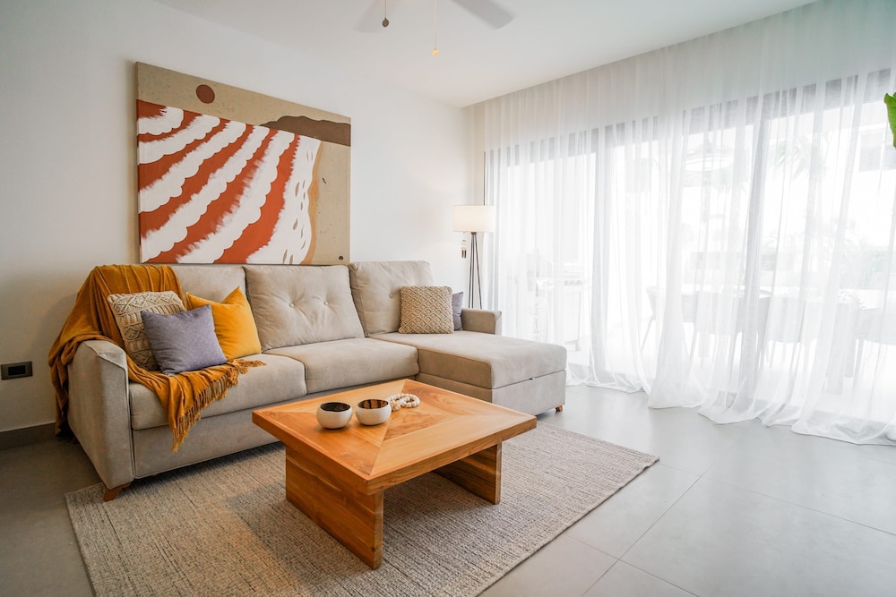 Luxury 3 Bedroom Apartment at the Beach