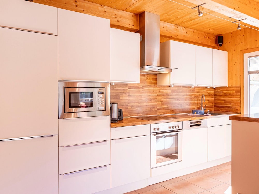 Majestic Chalet With Sauna and Whirlpool