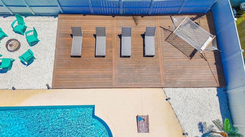 Four Bed Home With Pool Game Room Bar Near Beach