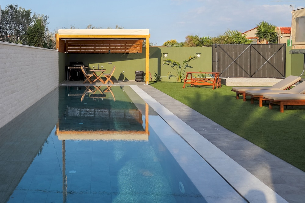 Potame Suite by Estia Garden View