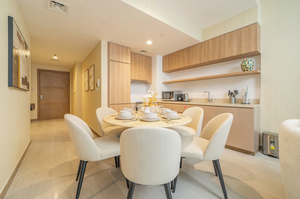 Impressive 2BR Apt with Premium