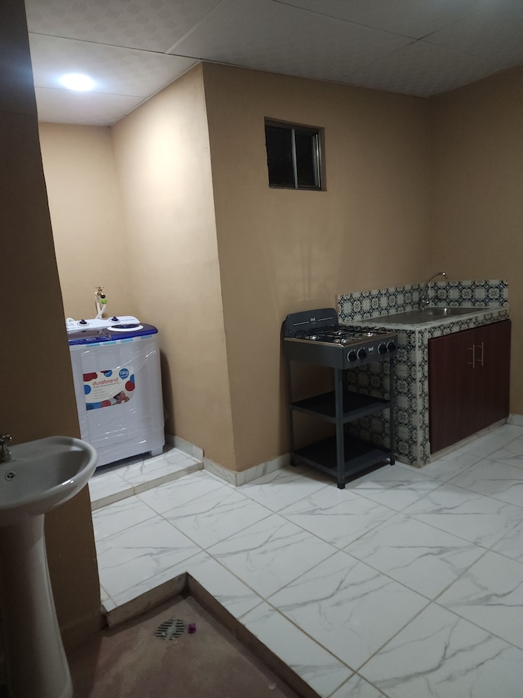 Milo's Hostel and Residences