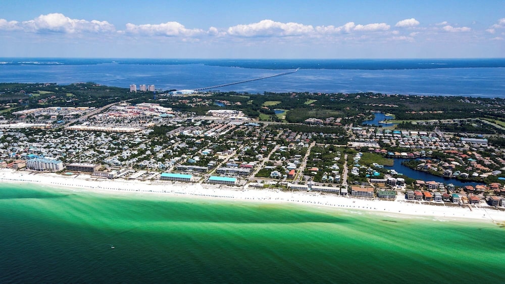 Crystal Sands 112b: Beachfront Condo With Front-row Gulf Views