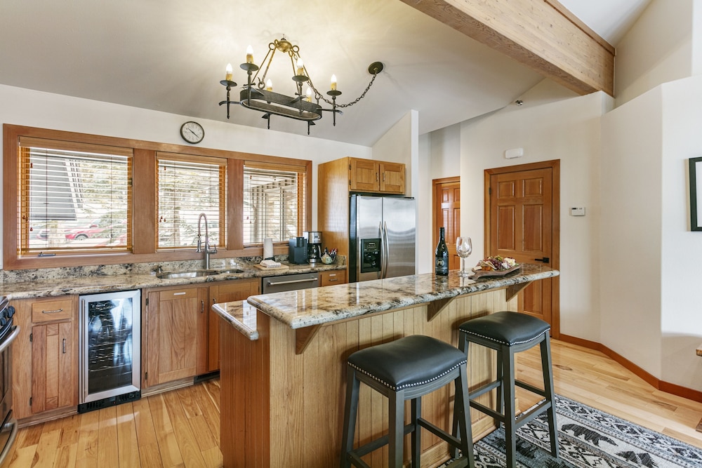 11 - Two Bedroom with Spa Enclave 2 Condo
