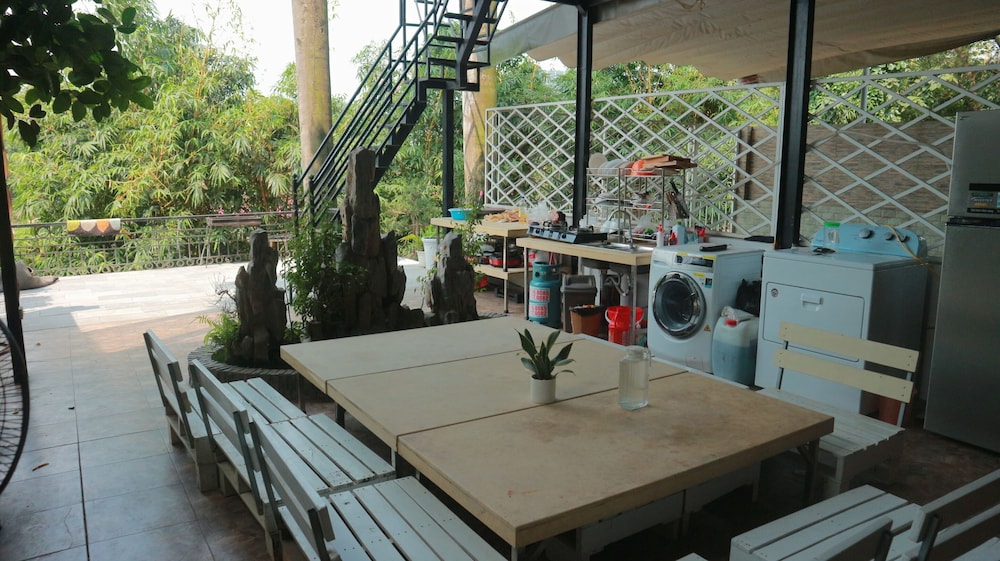 Em Am Homestay - West Lake