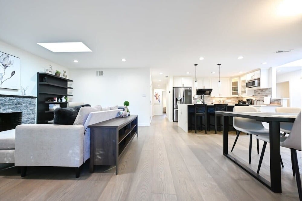 @ Marbella Lane - Exquisite Home 3BR