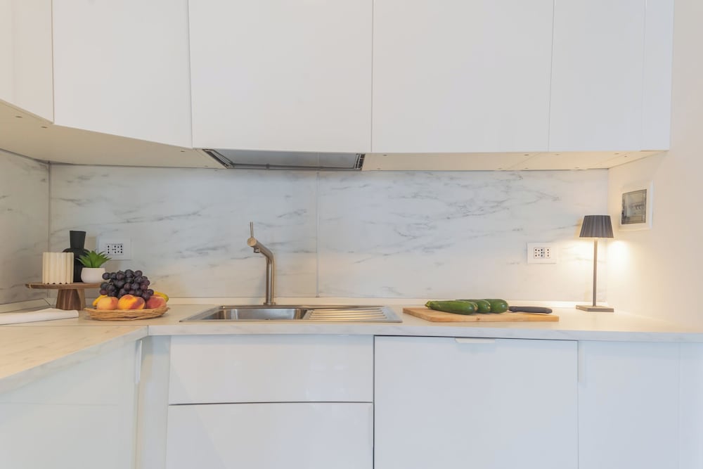 Lakeview Apartments by Rent all Como