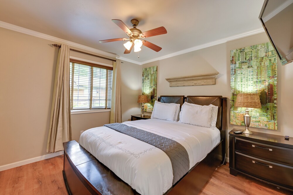 Walk to SFA Campus: Pet-friendly Nacogdoches Condo